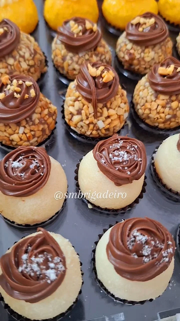 Doces finos artesanais com decoração delicada