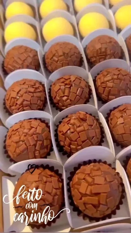 Brigadeiros e doces para presentes e comemorações